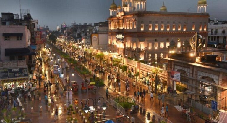 Old Delhi: Private Tuk Tuk Tour at Chandni Chowk With Food