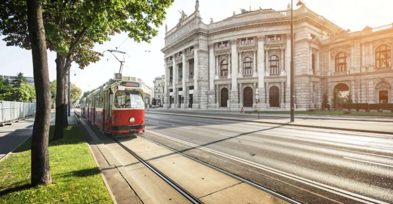 Oldtimer Tram Tour Vienna: With Tastings