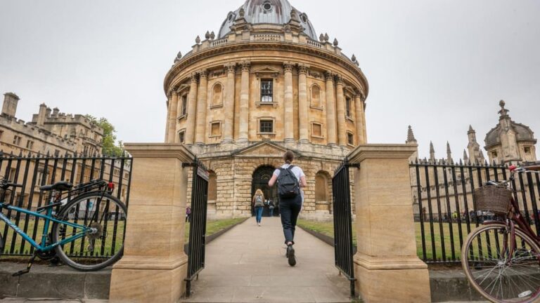 Oxford: Official University Walking Tour With Expert Guide