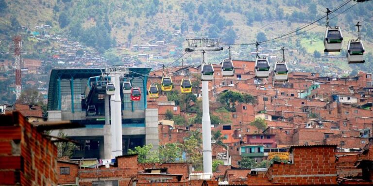 Pablo, Comuna 13 & Cable Car Express Tour