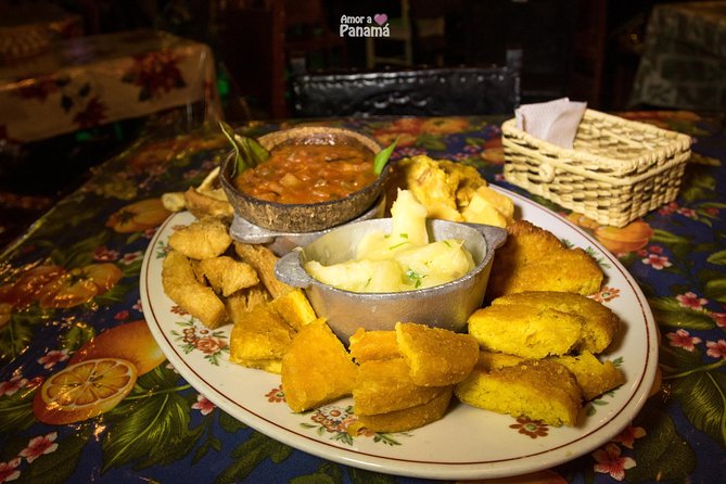 Panamanian Dinner and Folkloric Show Ticket With Pickup