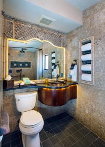 Pantai Inn - Hotel Overview and Location
