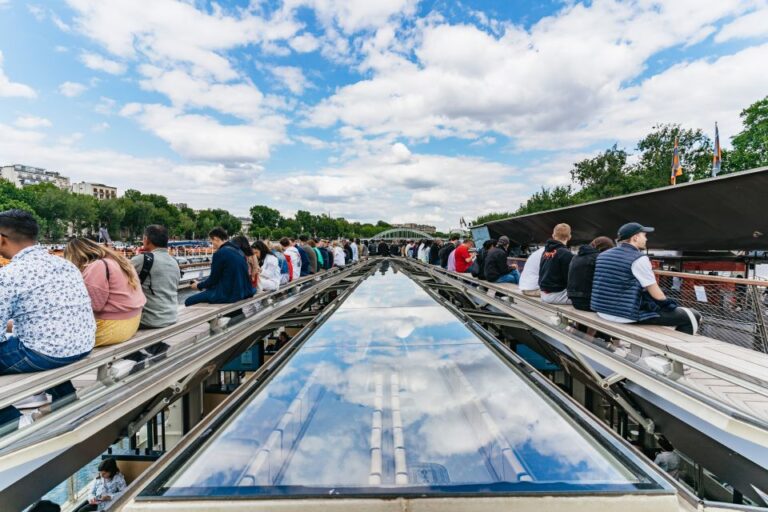 Paris: 1-Hour Seine Cruise Starting at the Eiffel Tower