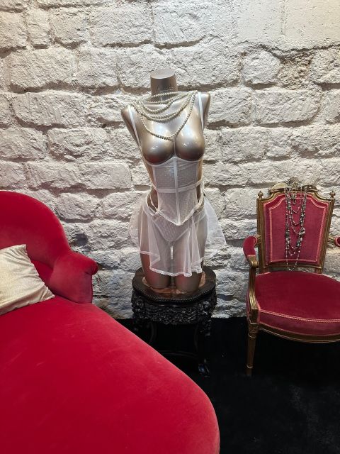 Paris: Lingerie Atelier Girls Party With Champagne - Experience Overview