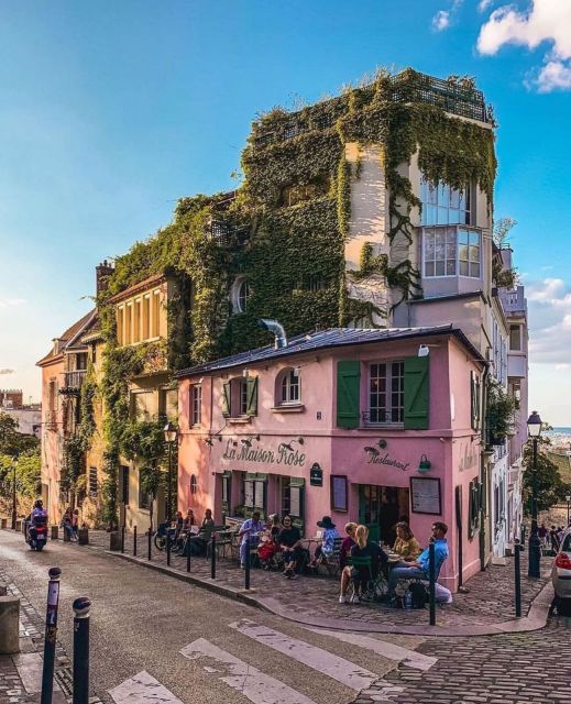 Paris: Montmartre Hill & Sacré-Cœur Guided Walking Tour