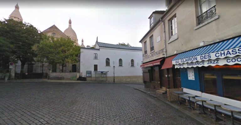 Paris: Montmartre Private Guided Walking Tour