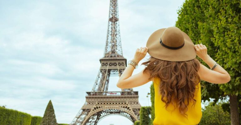 Paris: Private Tour to Montmartre With Eiffel Tower & Lunch