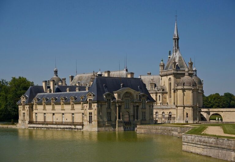 Paris: Private Transfer Château Chantilly Van 7 Seats 5H