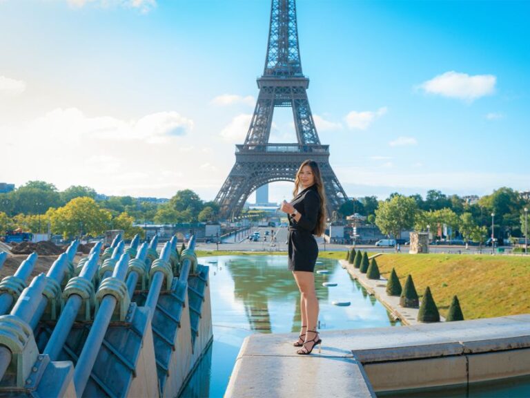 Paris: Professional Photoshoot With the Eiffel Tower