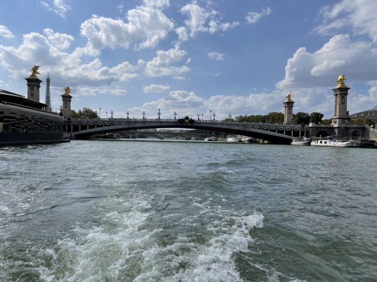 Paris: Seine River Private Cruise