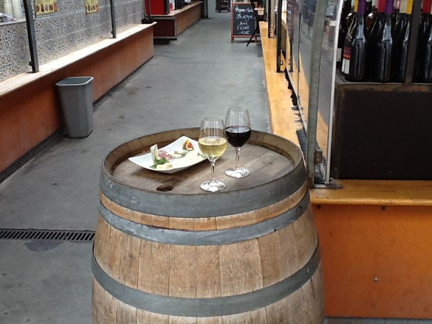 Paris: Small-Group Cheese and Wine Tasting in Le Marais