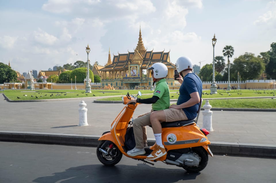 Phnom Penh City Tour by Vespa - Itinerary Highlights