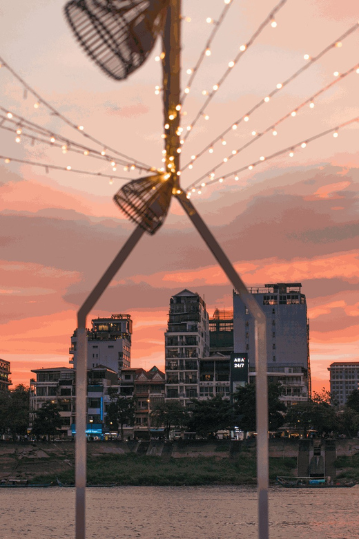 Phnom Penh: Mekong River Sunset Cruise Enjoy and Relaxing - Overview of the Sunset Cruise