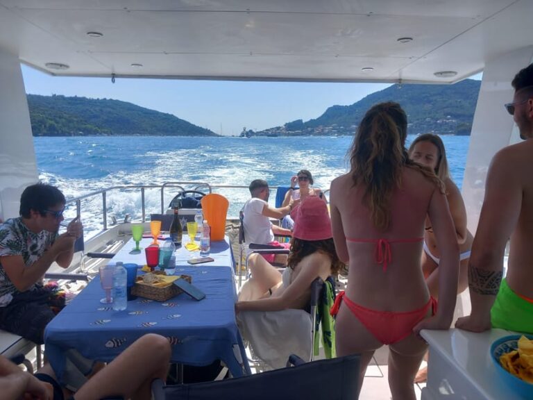 Portovenere: Islands Sunset Boat Trip With Dinner on Board