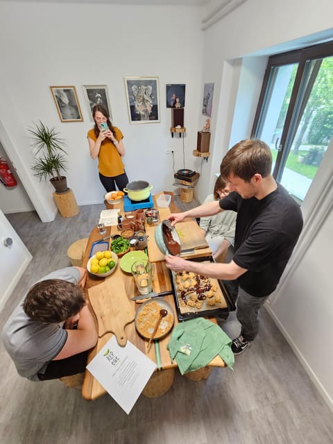 Postojna: One Table Meatless Cooking Experience - Overview of the Workshop