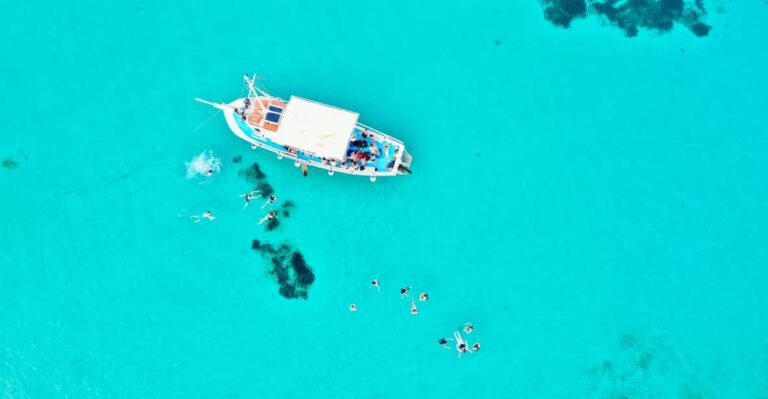 Pounta: Blue Lagoon Boat Tour