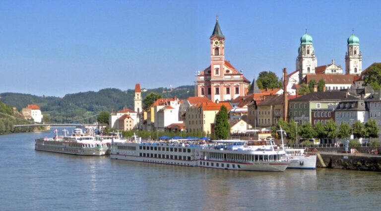 Prague: Private One-Way Transfer to Passau