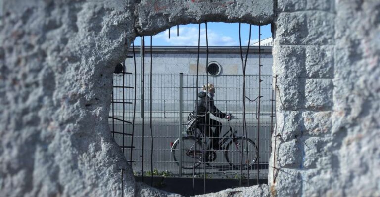 Private Behind the Berlin Wall and Cold War Berlin Tour