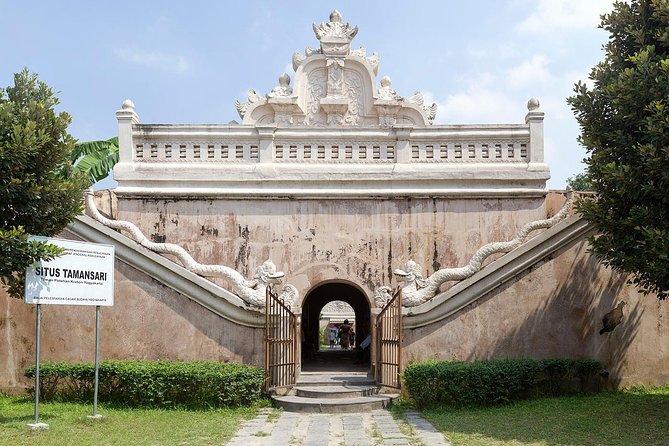 Private Royal Heritage Tour: Yogyakarta Palace, Watercastle, Sonobudoyo Museum