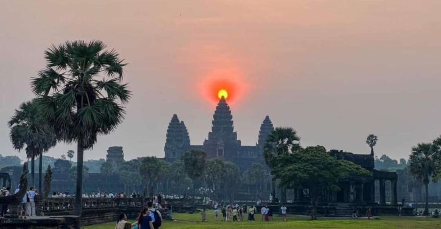 Private Sedan Sunrise Guide Tour