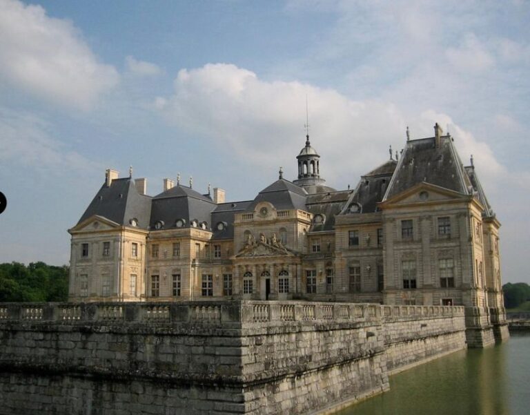 Private Tour: Chateaux De Vaux Le Vicomte & Fontainebleau