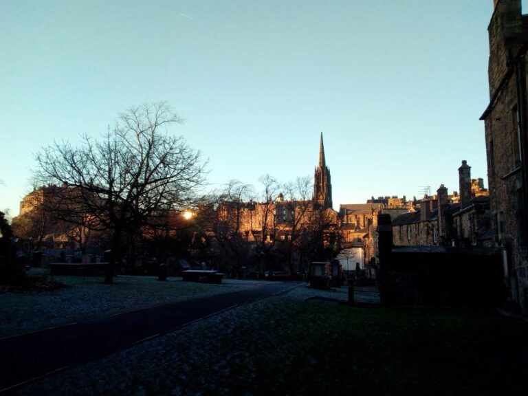 Private Tour: History and Mystery in Edinburghs Old Town