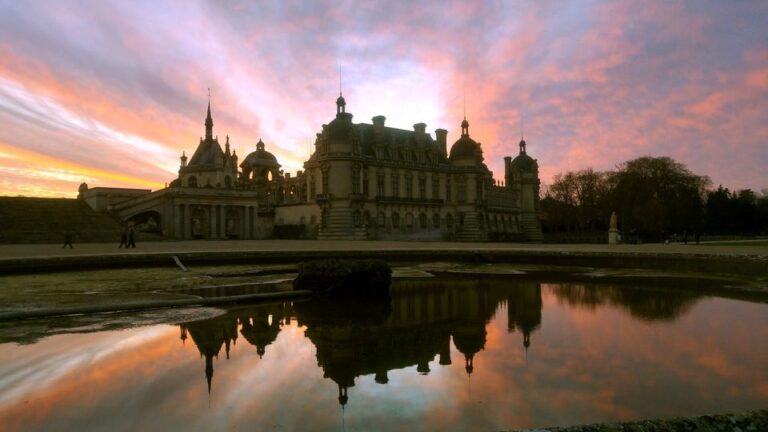 Private Tour to Chantilly Chateau From Paris