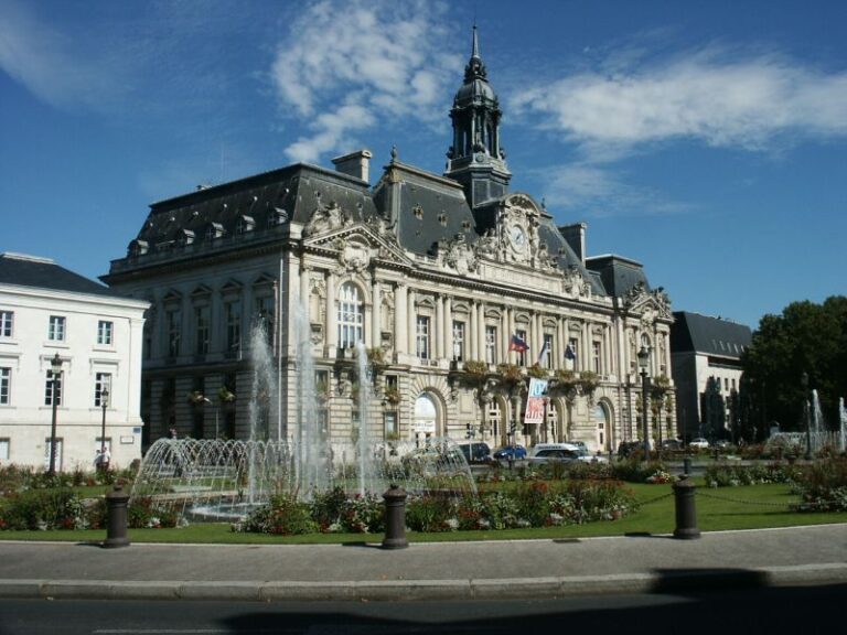 Private Walking Tour of Tours Historical Center