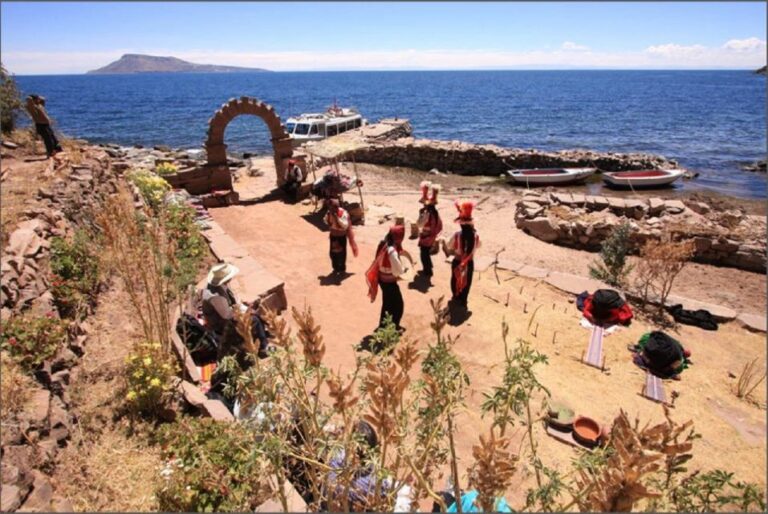 Puno: Full-Day Tour of Lake Titicaca and Uros & Taquile