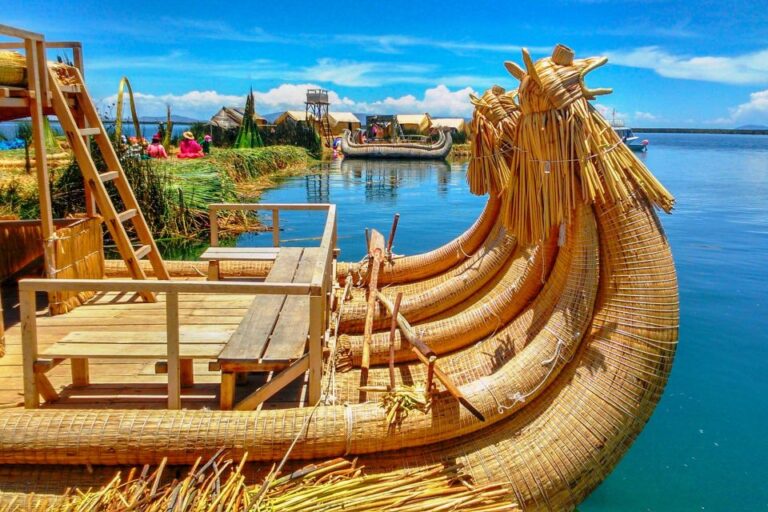 Puno: Uros Floating Islands and Taquile Island Full-Day Tour