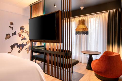 Renaissance Amsterdam Hotel - Hotel Overview and Location