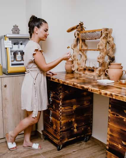 Rethymno: Eleftherna, Melidoni Cave, Honey & Olive Oil Tour