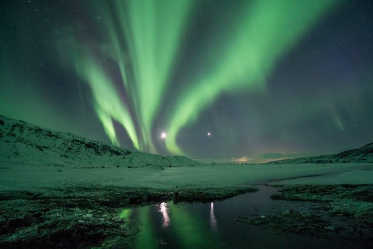 Reykjavik: Enchanted Aurora Northern Lights Tour With Photos