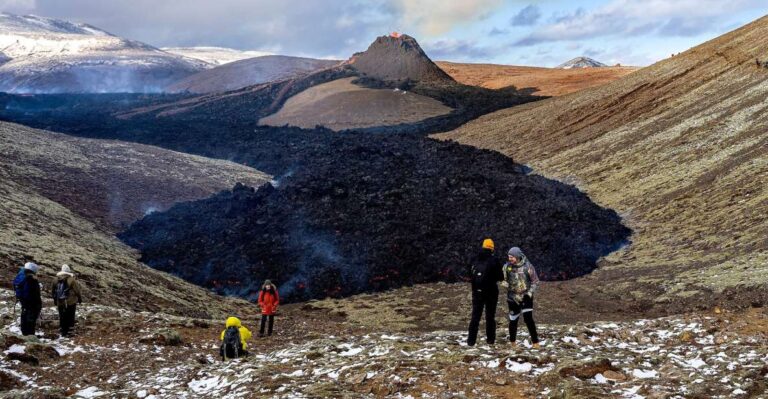 Reykjavík: Geldingadalir Volcano Hike and Blue Lagoon Visit