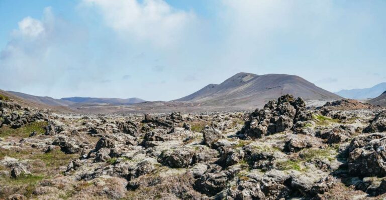 Reykjavik: Guided Tour to Volcano and Reykjanes Geopark