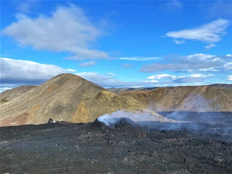 Reykjavík: Volcano Eruption Site and Reykjanes Hiking Tour