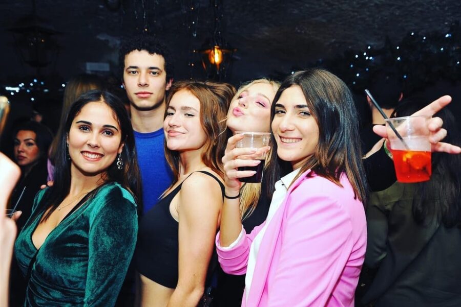 Rome: Guided Walking Tour With Drinks in Local Bars