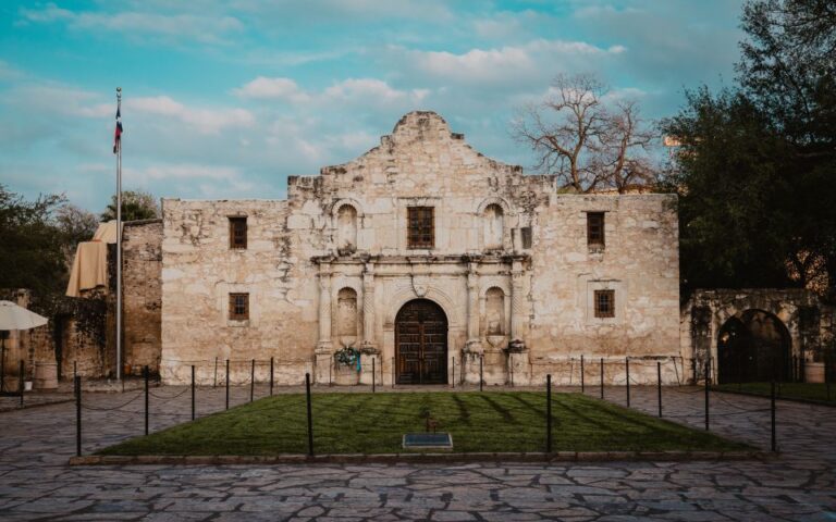 San Antonio: Self-Guided Ghost Walking Tour