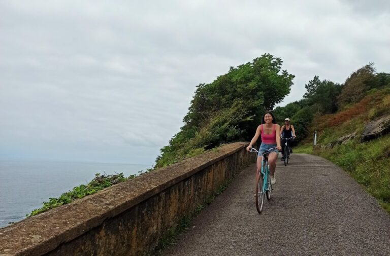 San Sebastián: Discover San Sebastián on a Bike