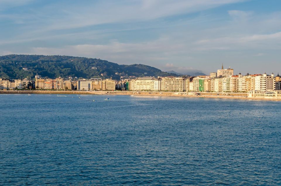 San Sebastian: Express Walk With a Local in 60 Minutes - Tour Overview and Duration