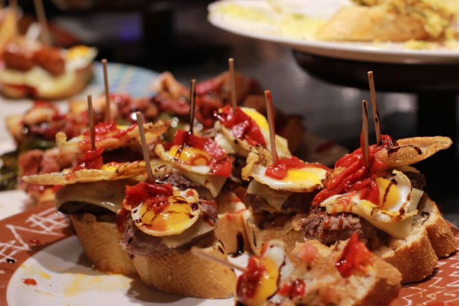 San Sebastian: Guided Food Tour With Pintxo Tasting & Wines