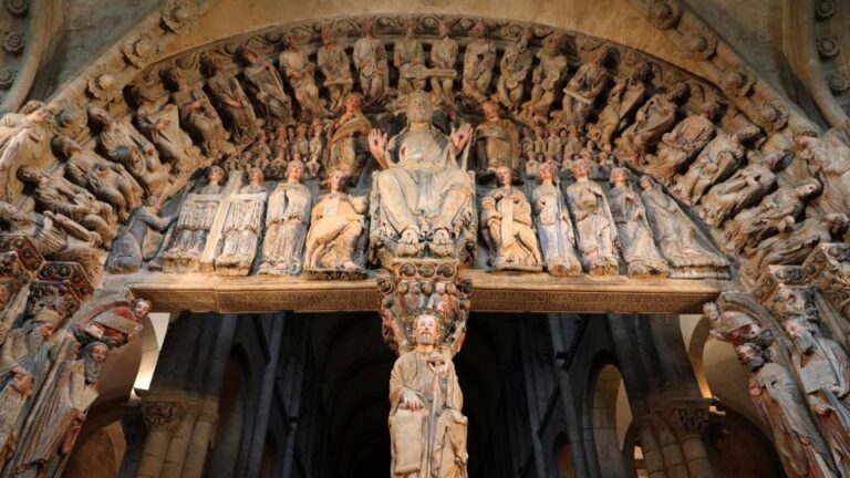 Santiago De Compostela: Cathedral & Carraca Tower Roofs Tour