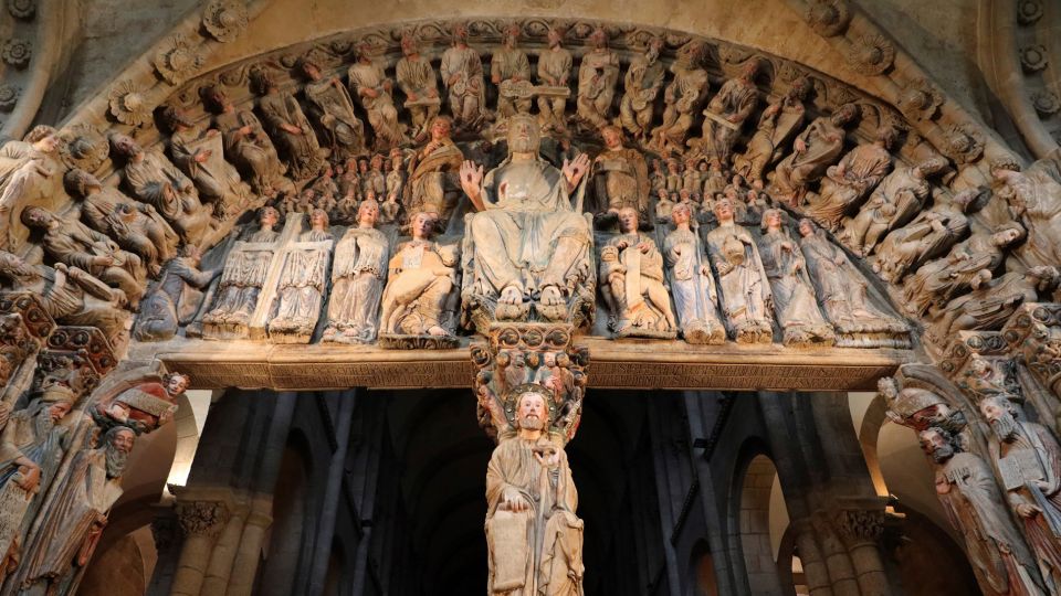 Santiago De Compostela: Cathedral & Carraca Tower Roofs Tour - Tour Overview