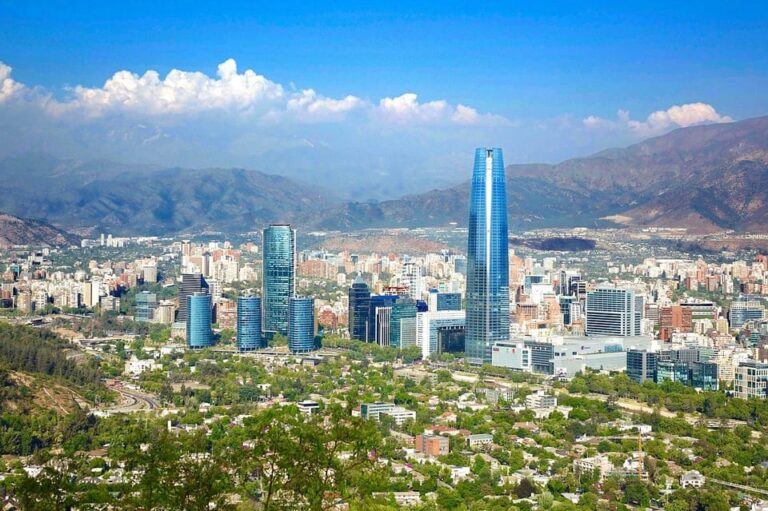 Santiago: Guided Full-Day Walking Tour With a Chilean Lunch