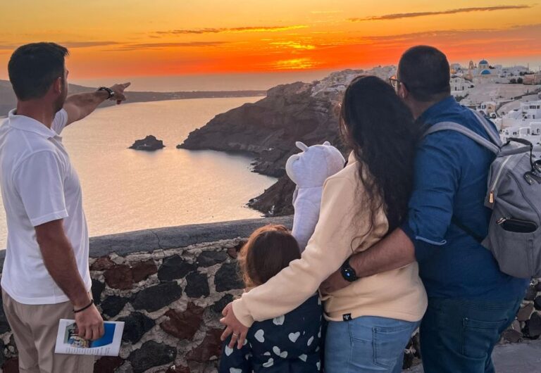 Santorini 3-Hour Top Sights Private Tour by a Local Guide