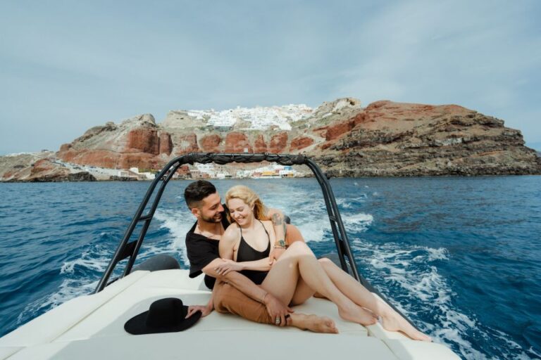 Santorini: Half Day Exclusive Speedboat Cruise