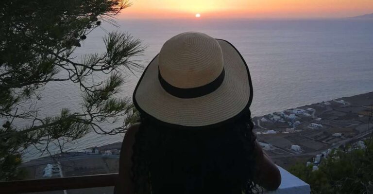 Santorini: Private Sunrise Tour With Breakfast and Oia Visit