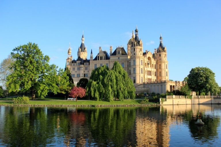 Schwerin: City Highlights Guided Tour