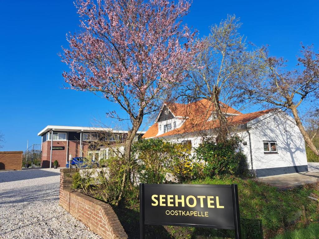 Seehotel Oostkapelle - Location and Accessibility