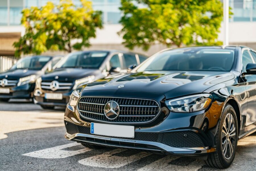 Seville: Private 1-Way Airport or Train Station Transfer